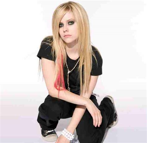 avril lavigne bra size|Avril Lavigne: Bio, Height, Weight, Age, Measurements